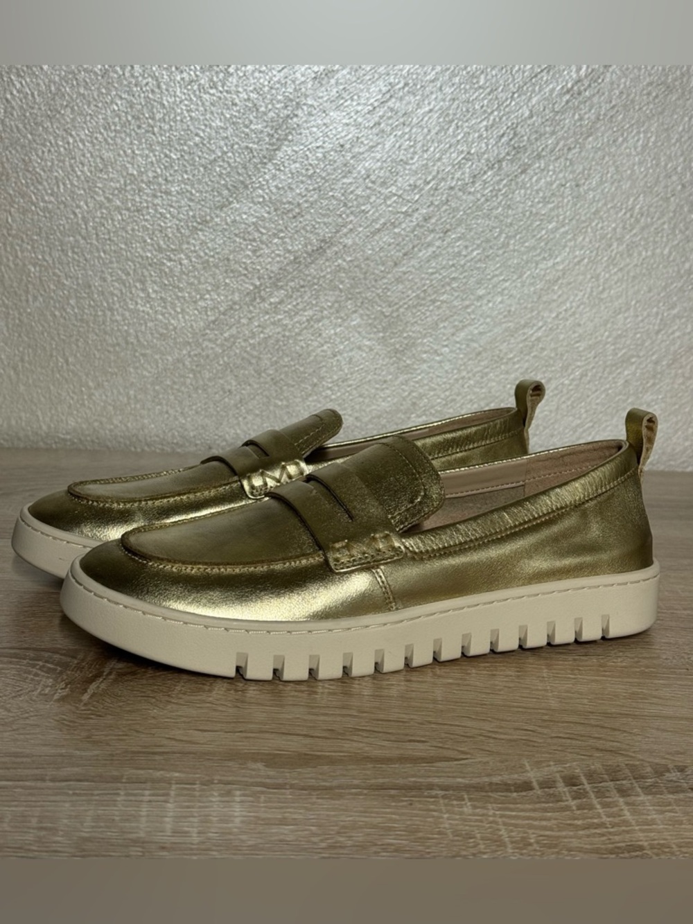 Vionic Uptown Women Size 9 Wide Gold Metallic Leather Loafers Comfort Shoes